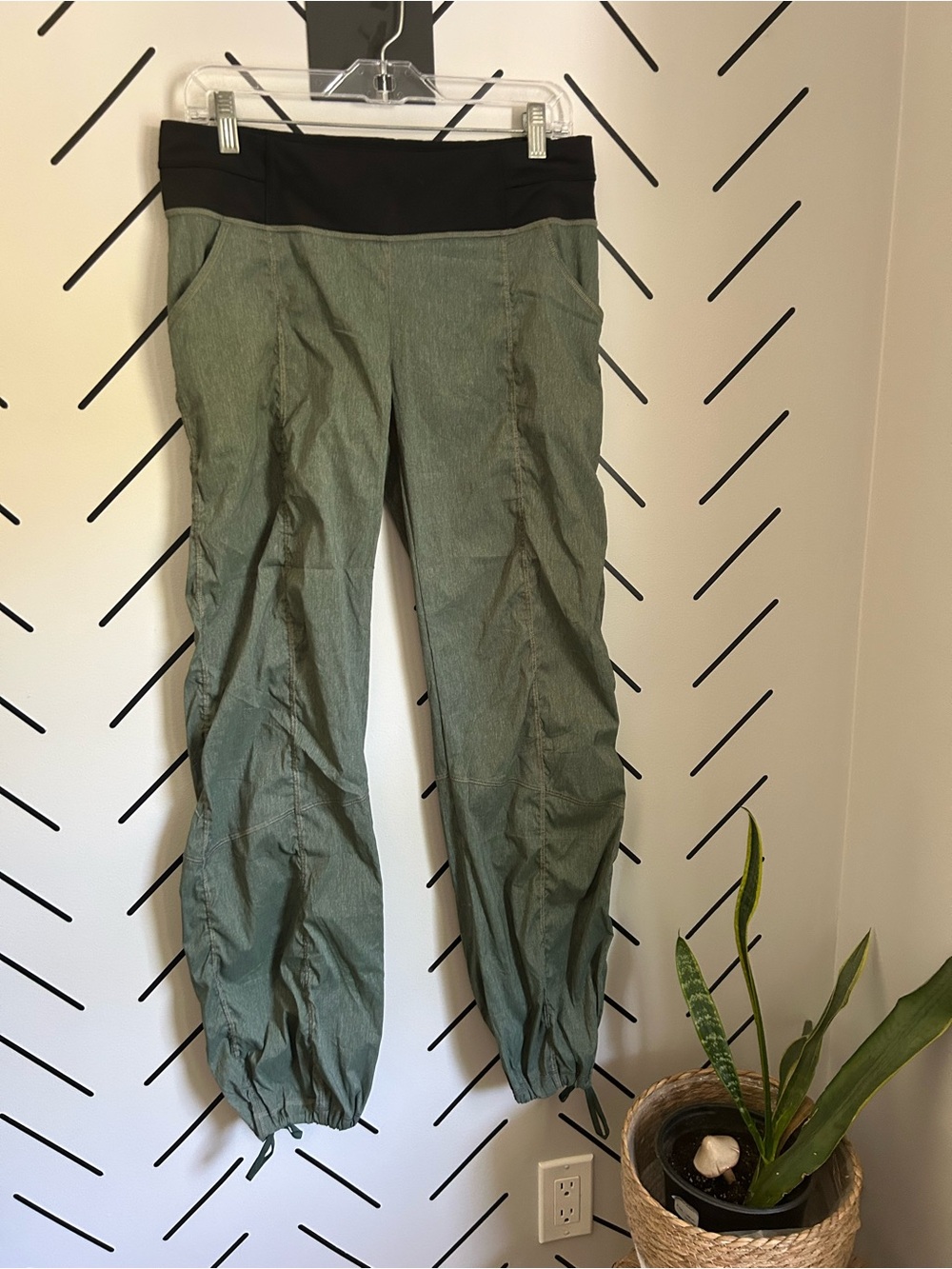 Lucy Get Going Convertible Pants Womens green Ruched Sides Active Hiking